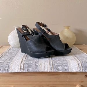 Chinese Laundry Wedges